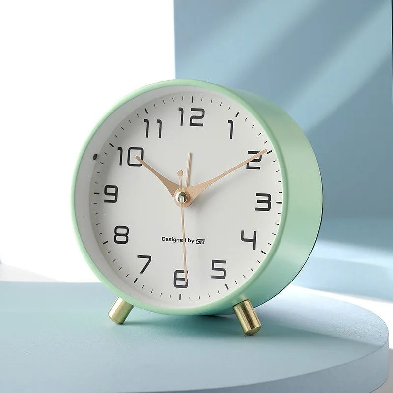 Scandinavian Silent Table Clock Round Analog Quartz Clock